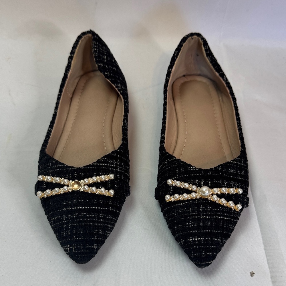 Elegant Black Women's Flats with Pearl Detailing woman’s size 8.5 /39